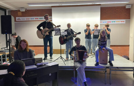 Die Straßenmusiker auf der Kleinkunstbühne