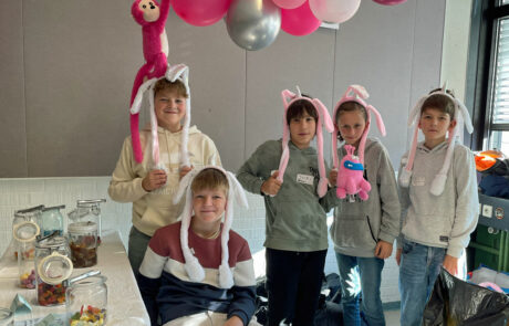 Candybaar und Verkäufer mit Häschenohren