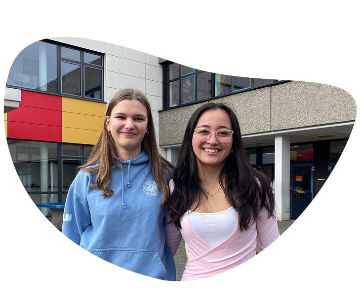 Die Schülersprecherinnen Melissa Horras und Lisa Horn