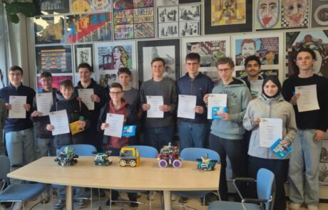 Robocup Buero Pach Die Robotik-Teams im Büro von Schulleiter Jürgen Pach