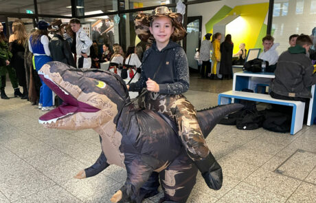 Schmotziger Donnerstag 9 Ein Dino-Reiter
