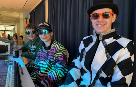 Schmotziger Donnerstag 14 Auch das Technikteam war verkleidet