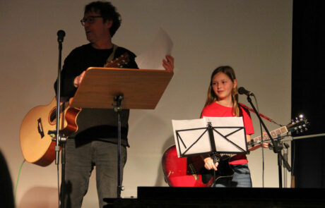 Das Gesangs- und Gitarrenduo