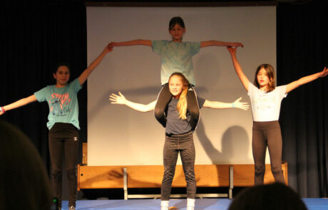 Akrobatikvorführung der 5c